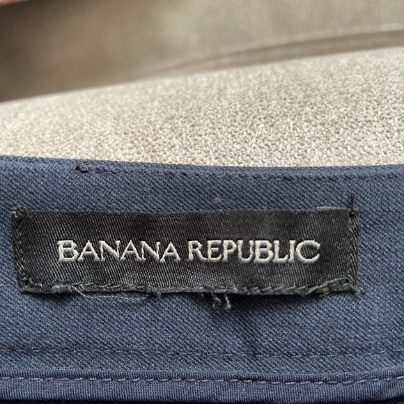 Navy blue Banana Republic faux wrap skirt. Size 12 petite - Picture 2 of 3